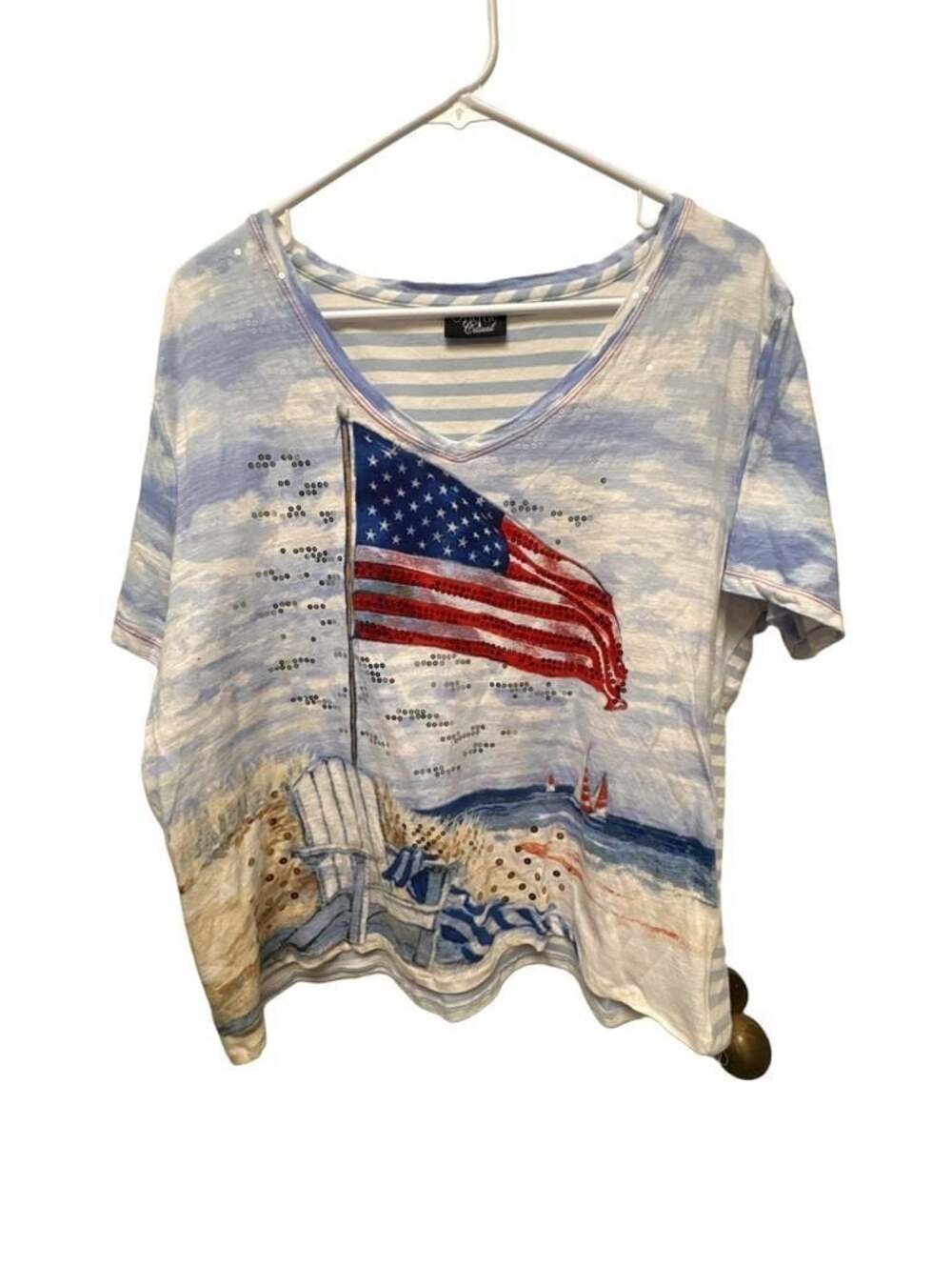 Onque Casuals Patriotic American Flag Beach Scene V-Neck Tee wi/Sequin Detail XL